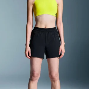 PANTALÓN CORTO ON PERFORMANCE 5″ MUJER - Negro