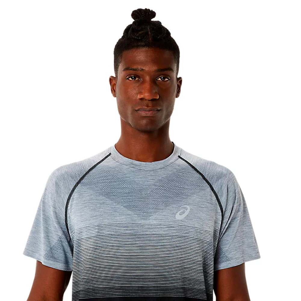 CAMISETA ASICS SEAMLESS SS TOP - Performance Black / Carrier Grey - Imagen 8