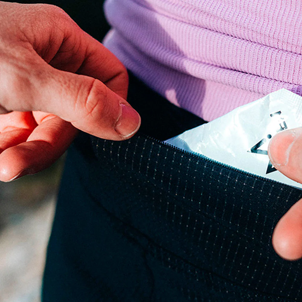 PANTALÓN CORTO COMPRESSPORT TRAIL RACING MUJER - Black - Imagen 6